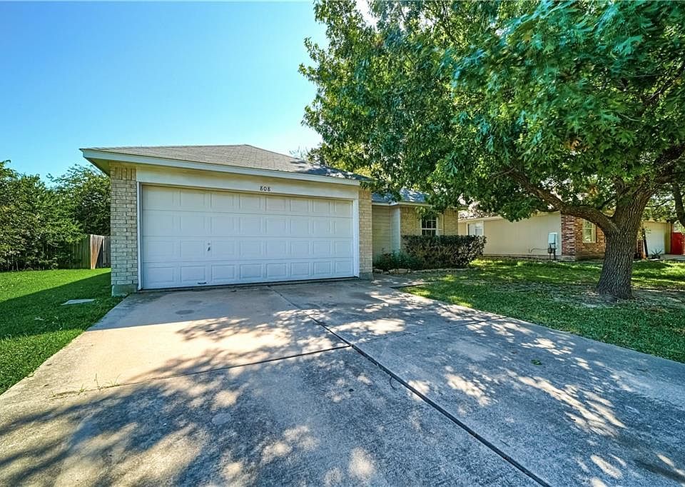 1st image of 808 Honeysuckle Dr
