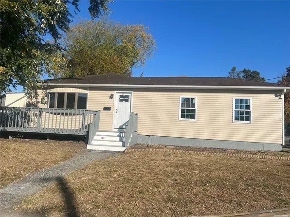269 New Hampshire Avenue, Bay Shore, NY 11706
