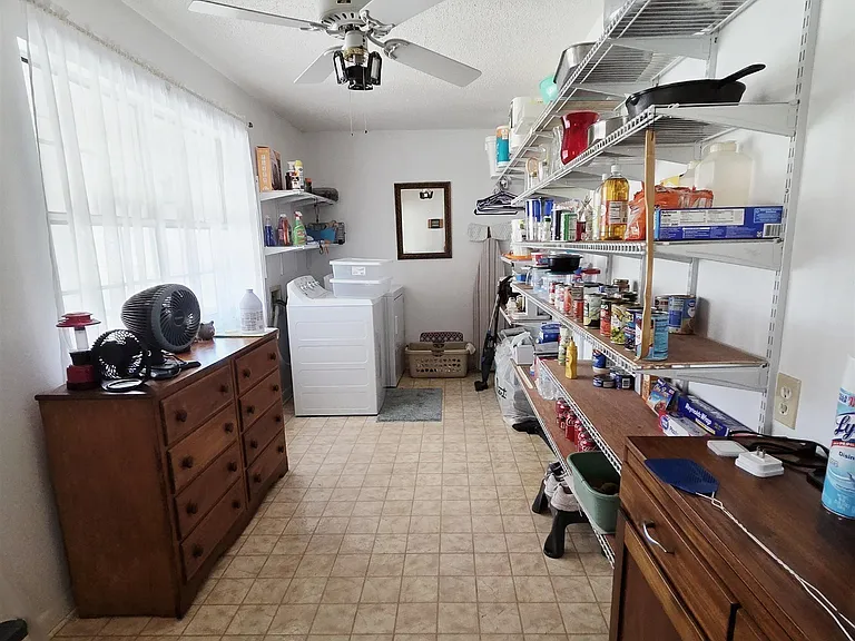 102 S Claire Dr — Photo 25