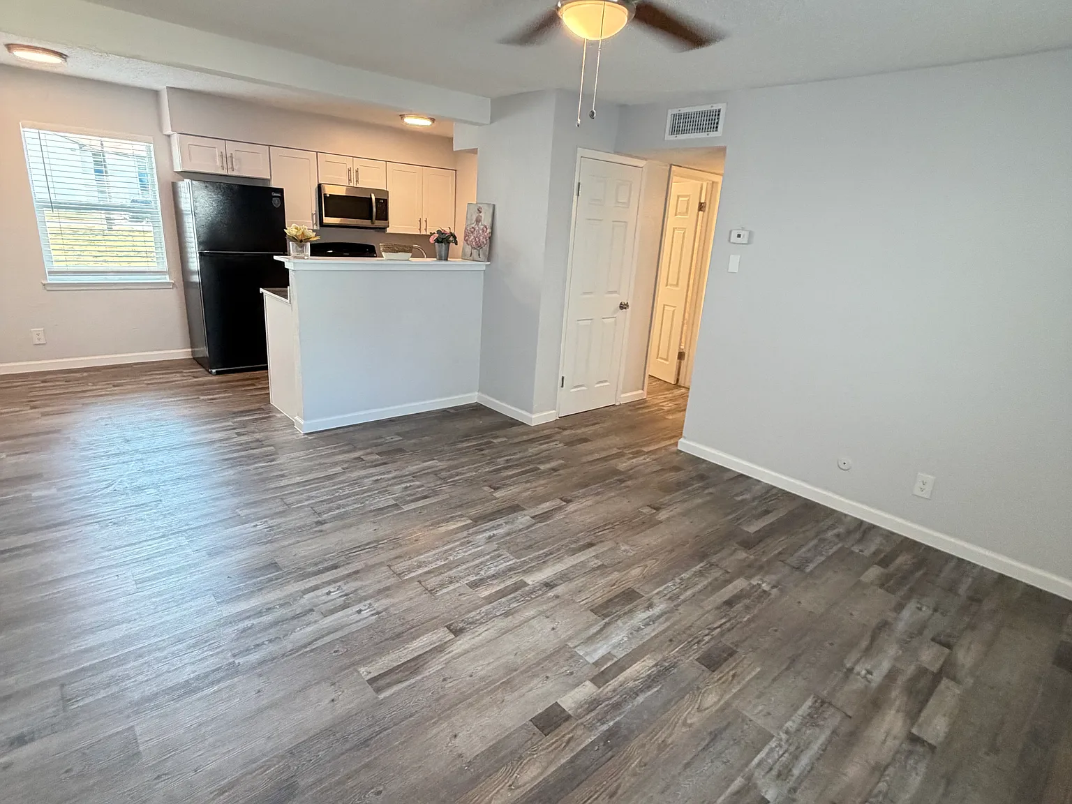 2 bed, 800 sqft, $1,393 — Photo 4