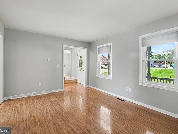 4th image of 65 Fairview St