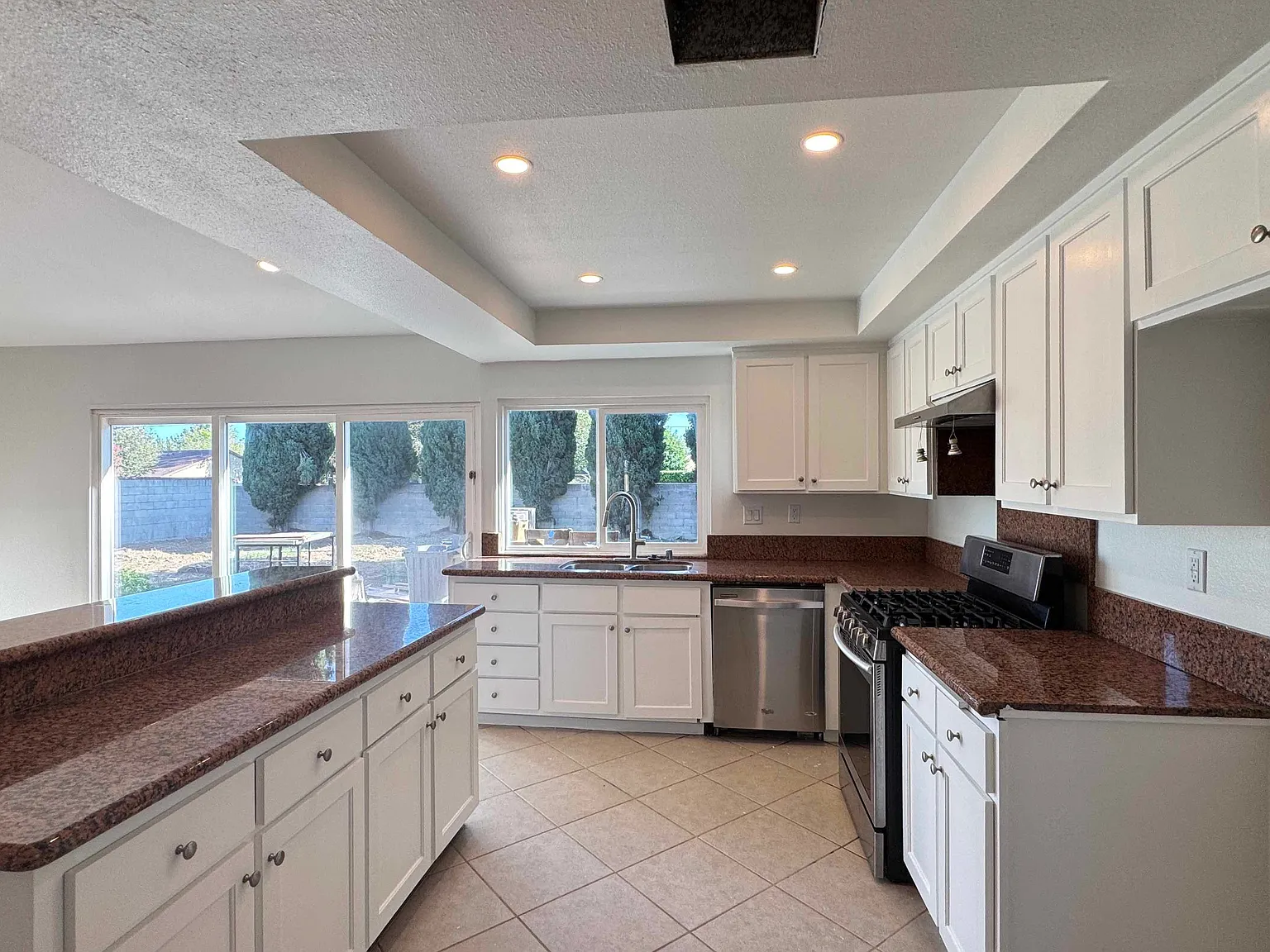 4 bed, 1750 sqft, $4,690 — Photo 4