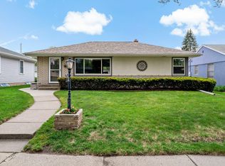 1552 Hoyt Ave E, Saint Paul, MN 55106