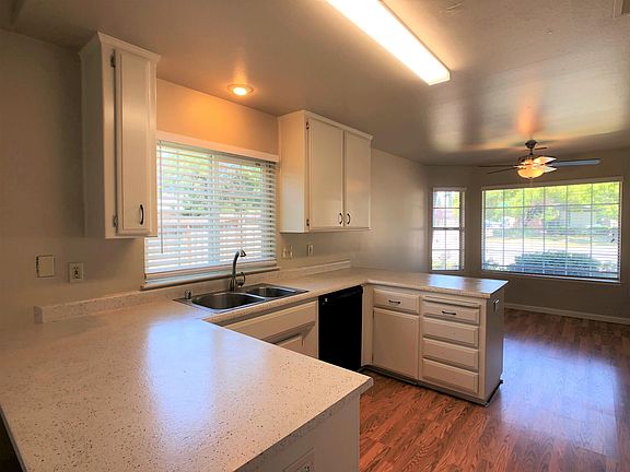 5th image of 2 River Oaks Dr #1