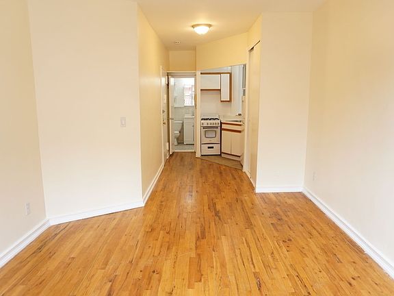 3rd image of 242 E 89th St #3D