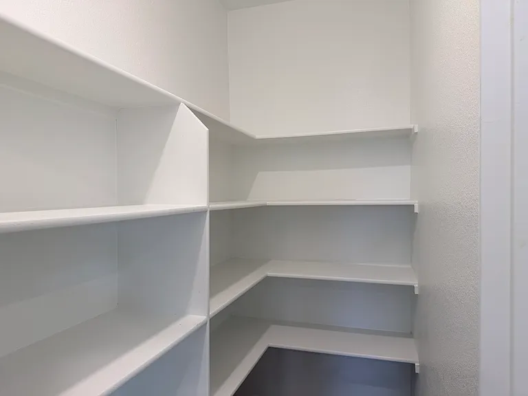 1200 Mahogany Ln — Photo 3