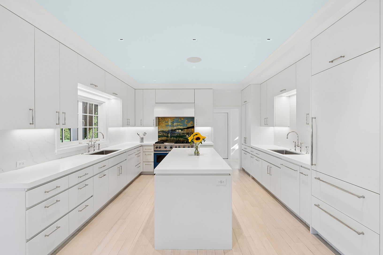 Chef's Eat In Kitchen