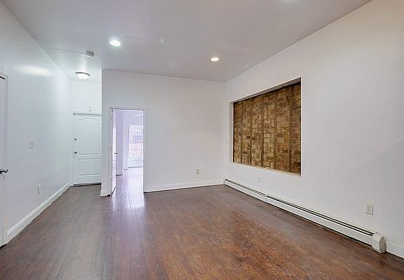 2nd image of 1036 Jefferson Ave #A