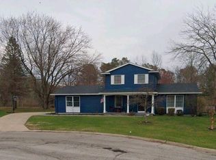 5244 Applewood Dr, Flushing, MI 48433