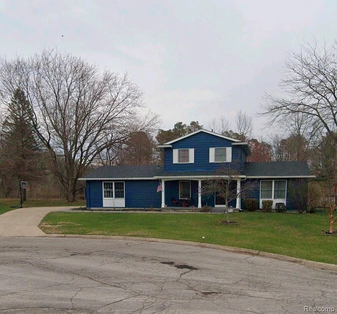 5244 Applewood Dr photo 1