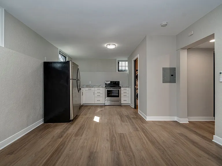 822 W Lakeside St — Photo 19
