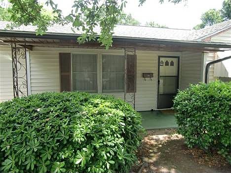 3rd image of 3016 Graves Ave