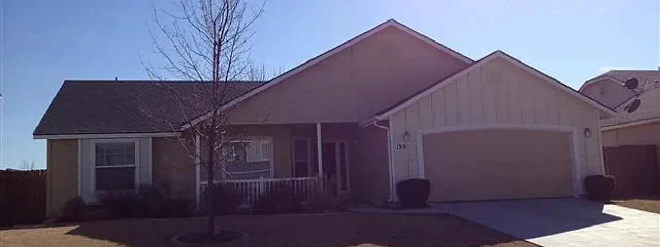 3 bed, 1466 sqft, $2,095 — Photo 1