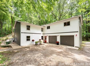 16393 Taft Rd, Spring Lake, MI 49456
