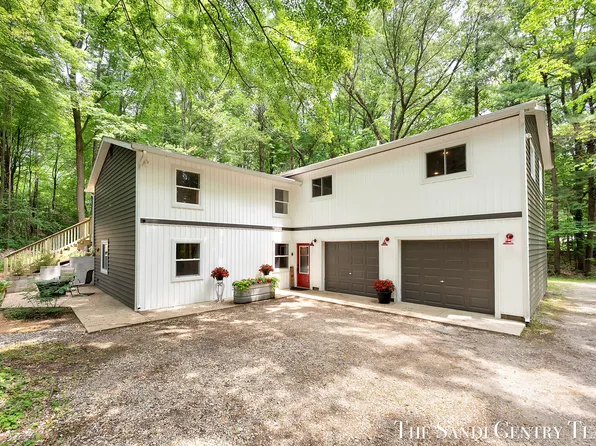 16393 Taft Rd, Spring Lake, MI 49456