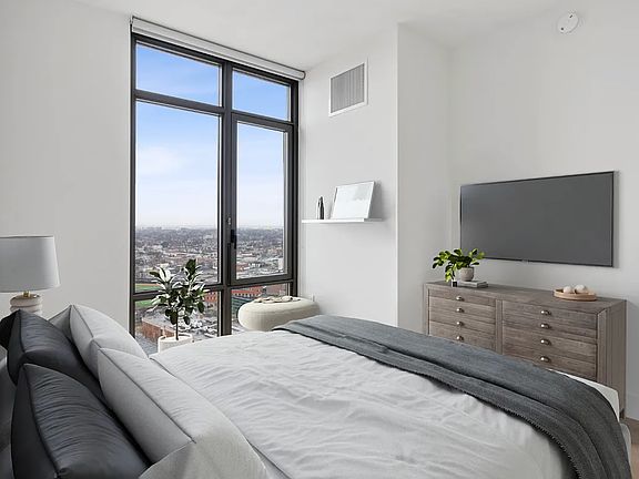 4th image of 92-27 160th St #609
