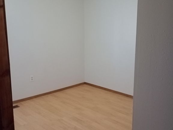 5th image of 516 Juanita St