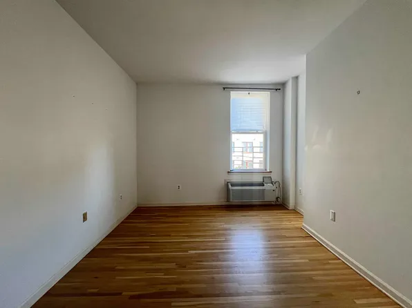 85 Jefferson Street image 12 of 18