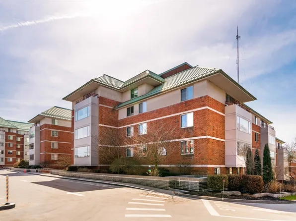 173 Oak St APT 303, Newton, MA 02464