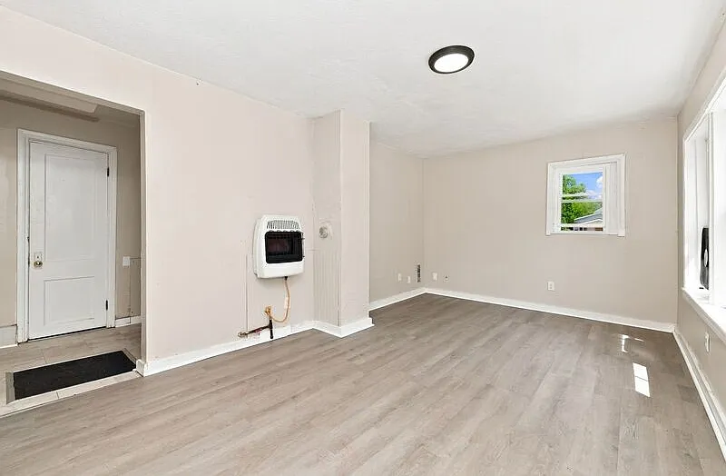 2 bed, 1.0 bath, $750 — Photo 4