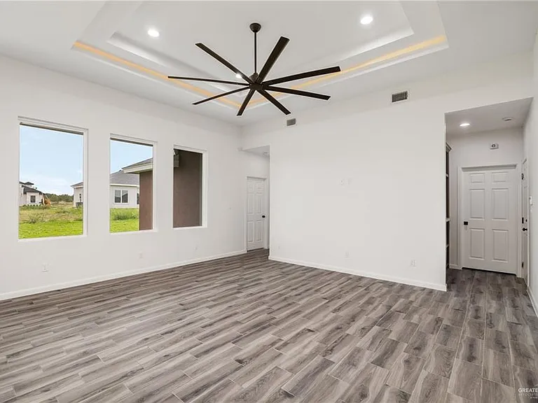 1010 Azalea St — Photo 3