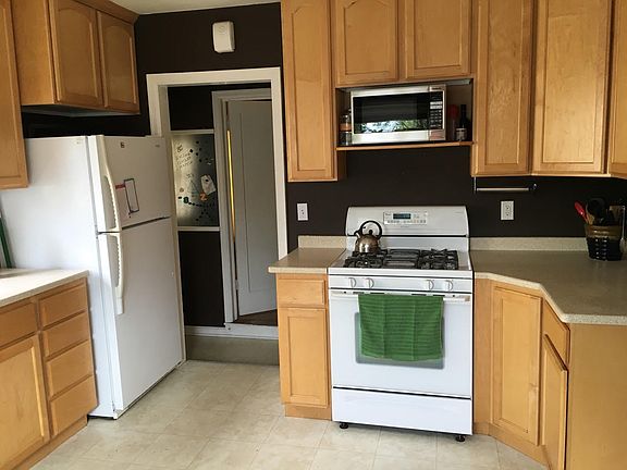 3rd image of 817 E 2nd Ave
