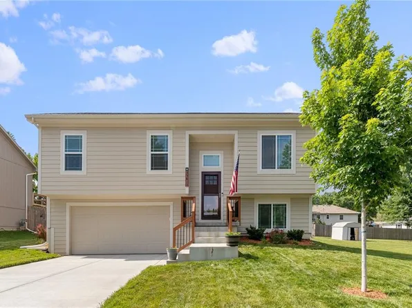 33810 Valleyview St, De Soto, KS 66018
