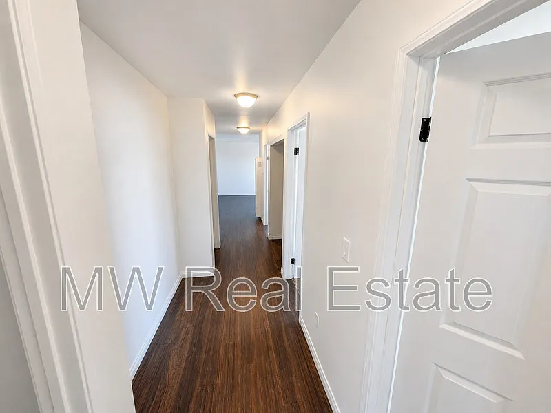 4 bed, 2.0 bath, 1000 sqft, $3,112 — Photo 4