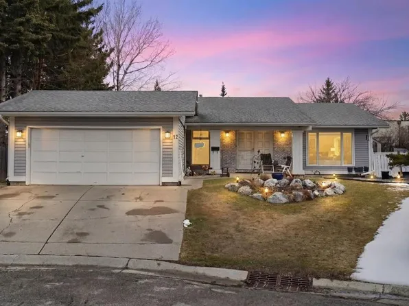 12 SW Thornwood Pl NW, Calgary, AB T2K 5N2
