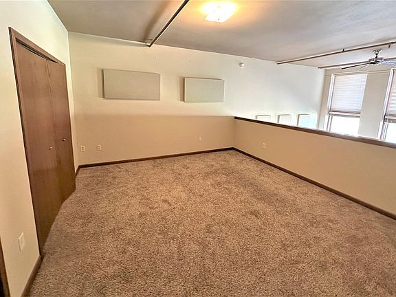 4th image of 214 Kline St S APT 20