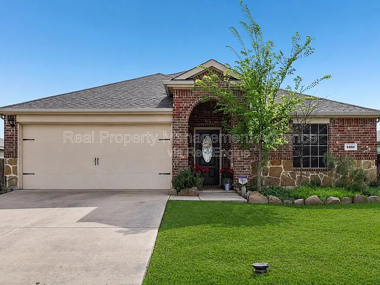 1305 Savannah Ridge Dr — Photo 1
