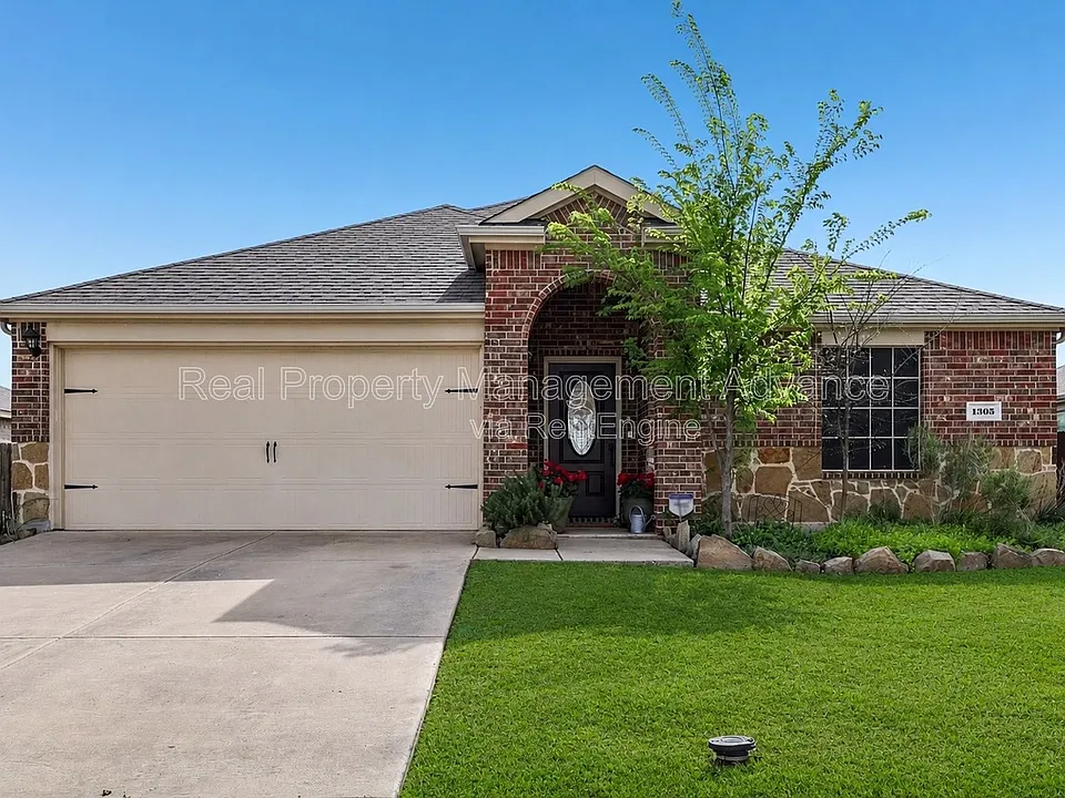 1305 Savannah Ridge Dr
