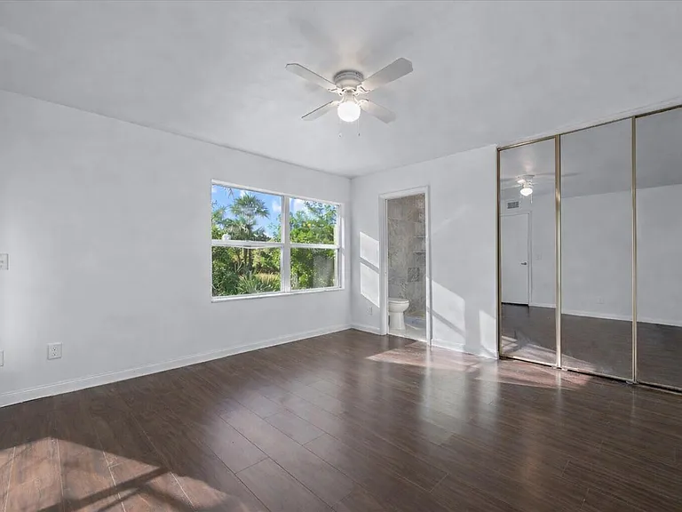 1945 Stratford Way — Photo 17