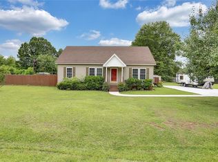 11 McClain Dr, Honea Path, SC 29654