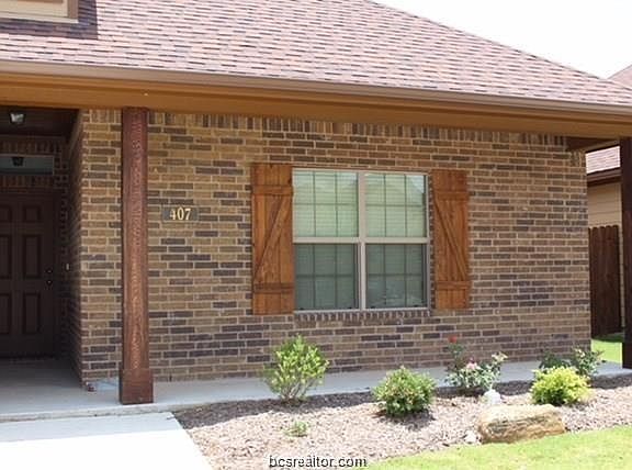 2nd image of 407 Hayes Ln