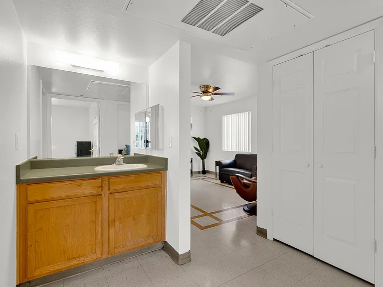 2302 W Colter St — Photo 32