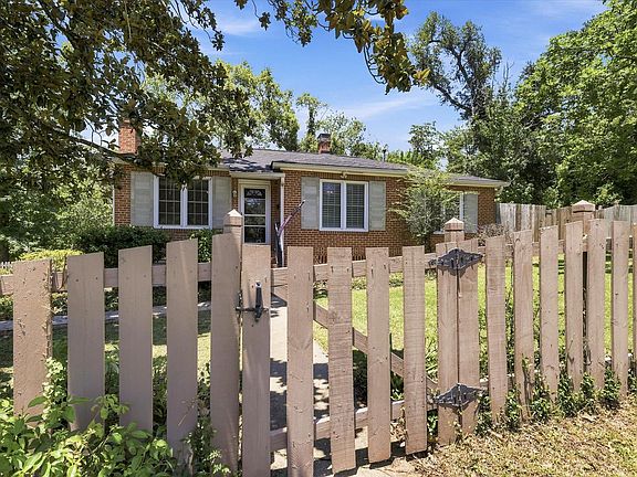 3rd image of 402 E Palmer Ave