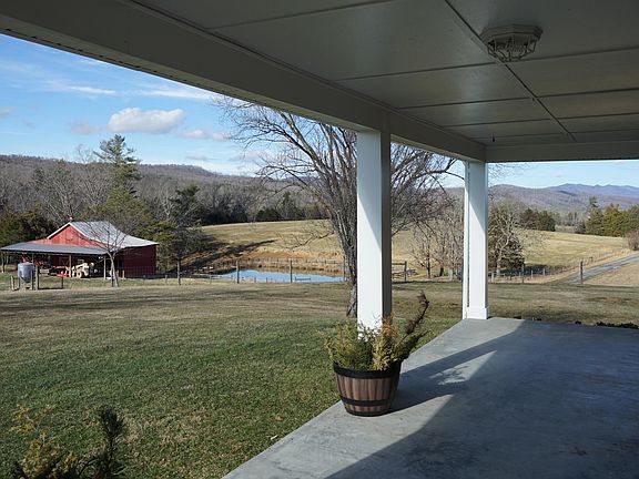 4th image of 92 Maiden Ln