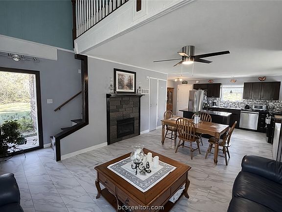 5th image of 40 Hawaii Ln