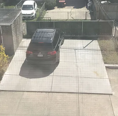 Rented by Zikos Realty Services | media 14