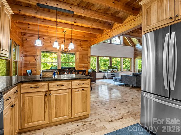 5th image of 1029 Rainbow Cir