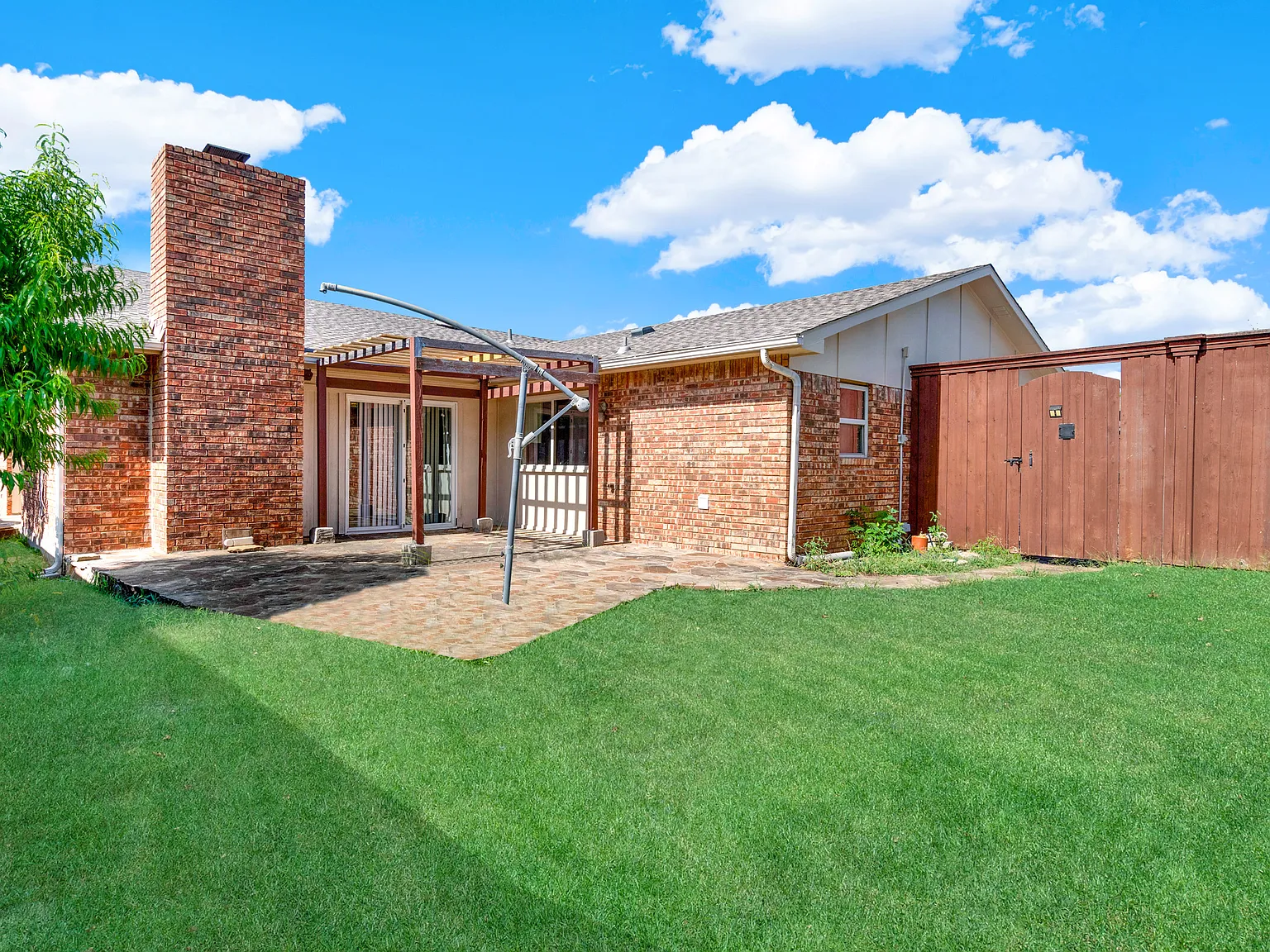 3 bed, 2155 sqft, $2,500 — Photo 3