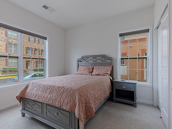 3rd image of 22533 Cambridgeport Sq