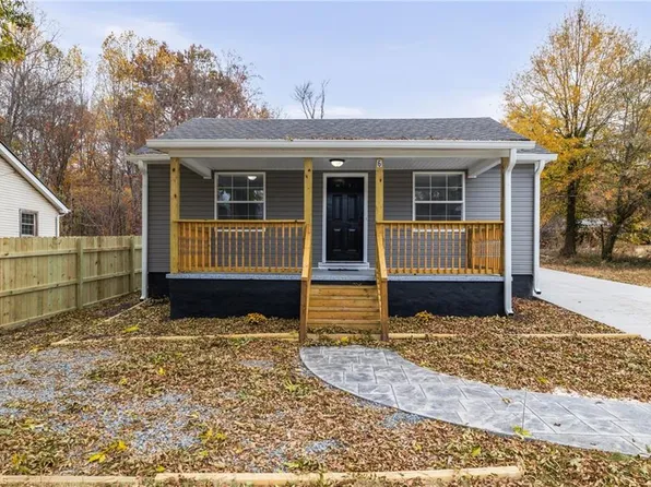6 Circle Dr, Reidsville, NC 27320