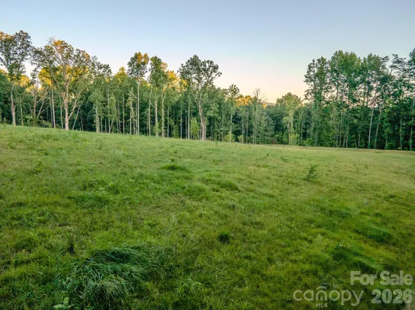 416 Irvine Dr, Fairview, NC 28730