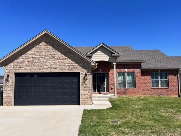 106 Twin Lakes Dr, Vine Grove, KY 40175