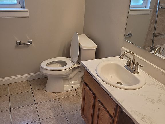 2nd image of 11 Warren Ct #1