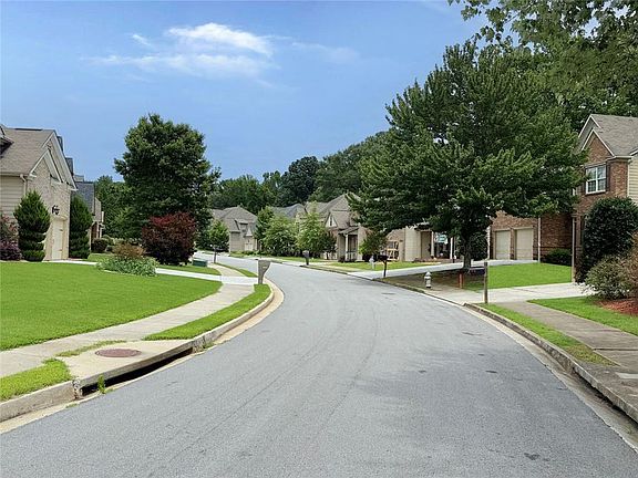 3rd image of 4509 Creekside Cv