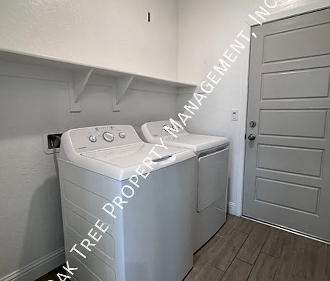 1833 N Phillip Ave — Photo 10