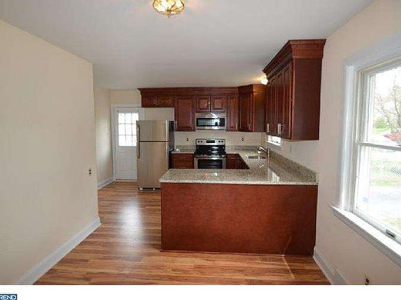 3rd image of 309 Scarlett Ave